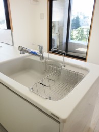 水廻り設備を中心にリフォーム、明るく開放的なキッチンに! 水廻り設備を中心にリフォーム、明るく開放的なキッチンに!